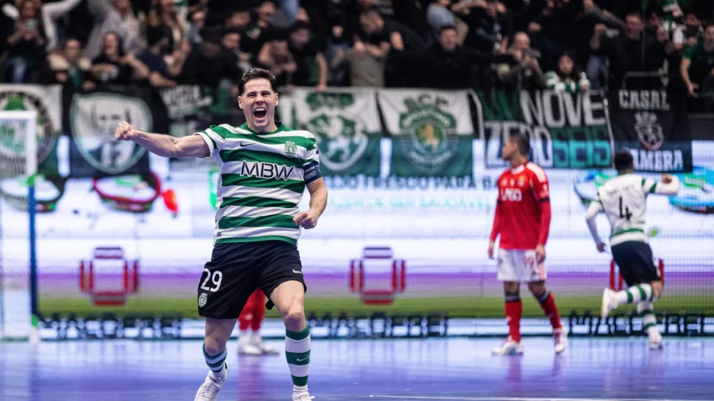 Alex Merlim celebrating for Sporting CP futsal