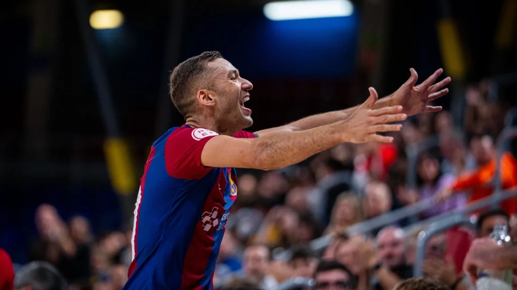 Pito celebrating for FC Barcelona futsal